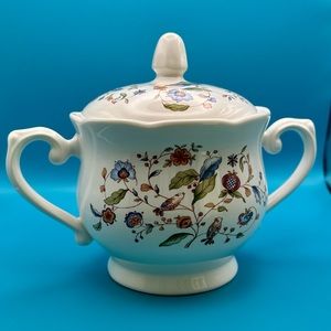 Lenox Lantana Sugar bowl with lid in wind chime pattern.